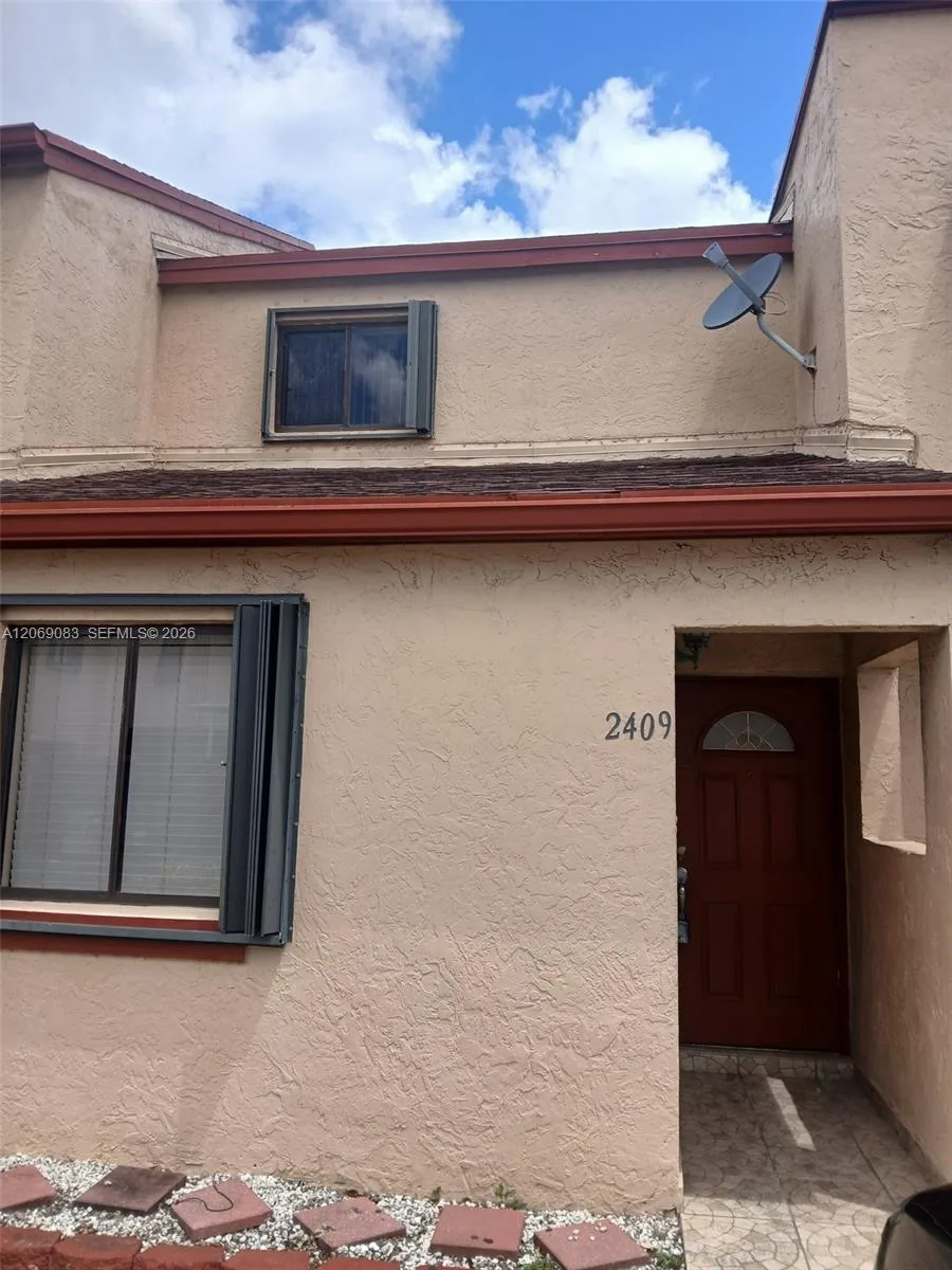 2409 W 52nd Pl # 5-2, Hialeah, FL 33016 photo 2