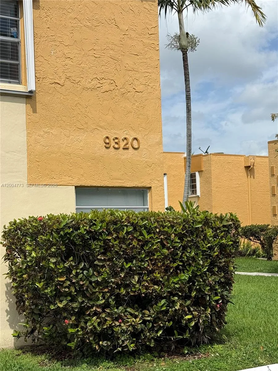 9320 W Flagler St # 201D, Miami, FL 33174 photo 2