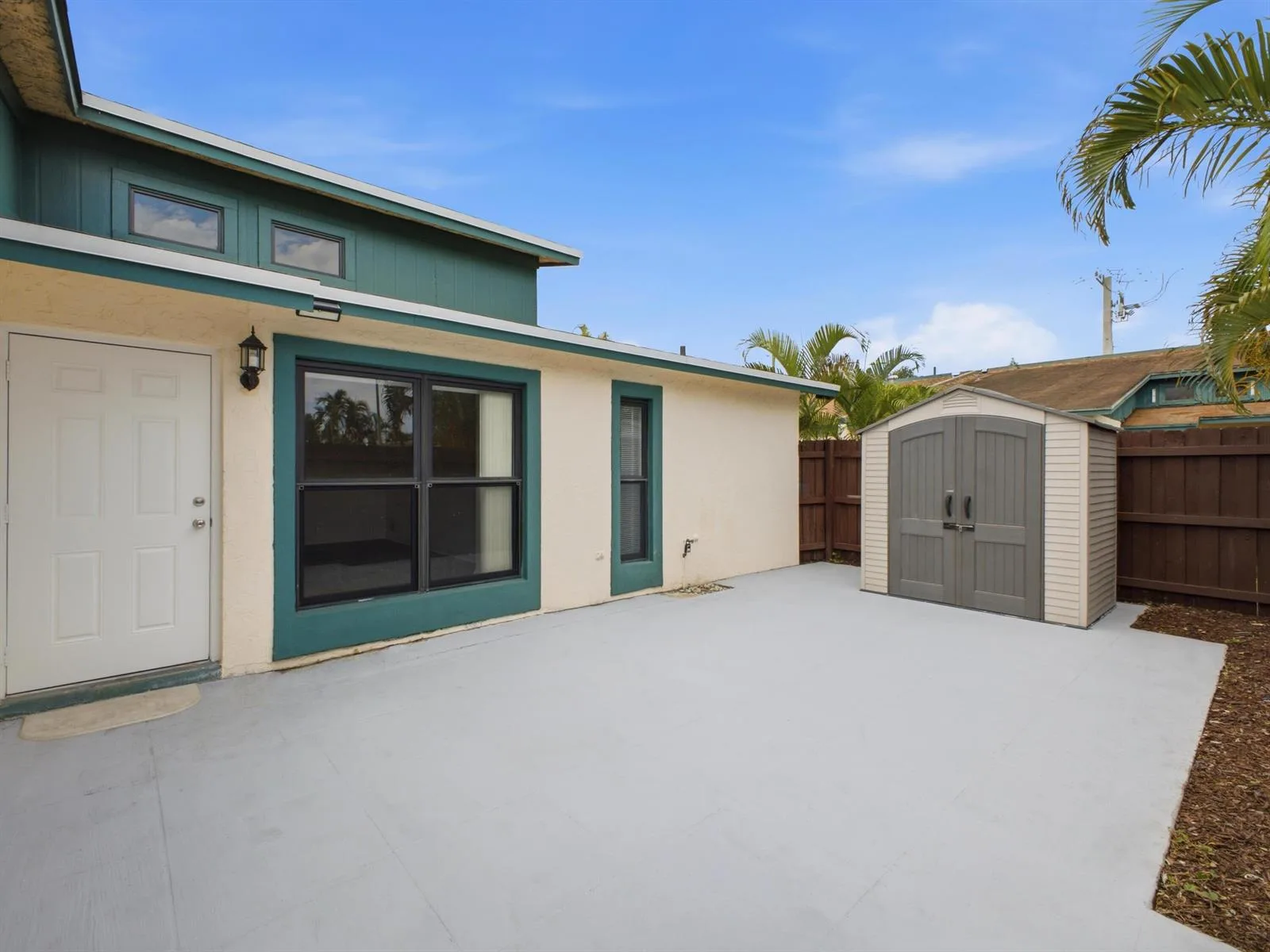 1110 Manor Drive, Palm Springs, FL 33461 photo 4