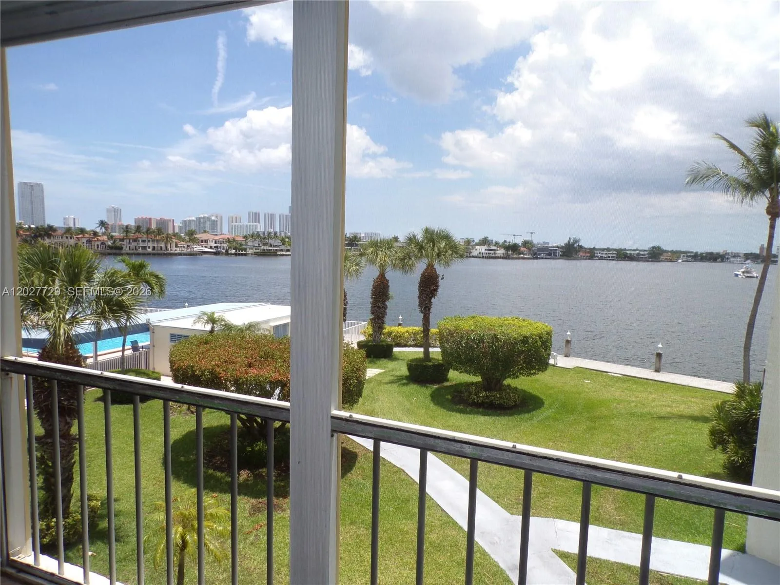 3010 Marcos Dr # R314, Aventura, FL 33160