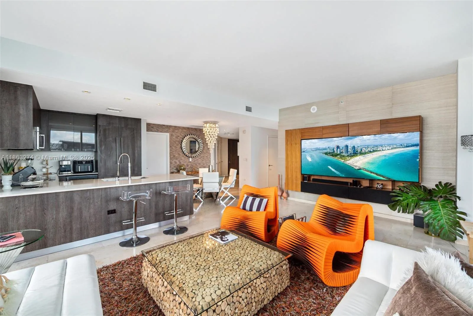 88 SW 7th St # 1812, Miami, FL 33130 photo 2