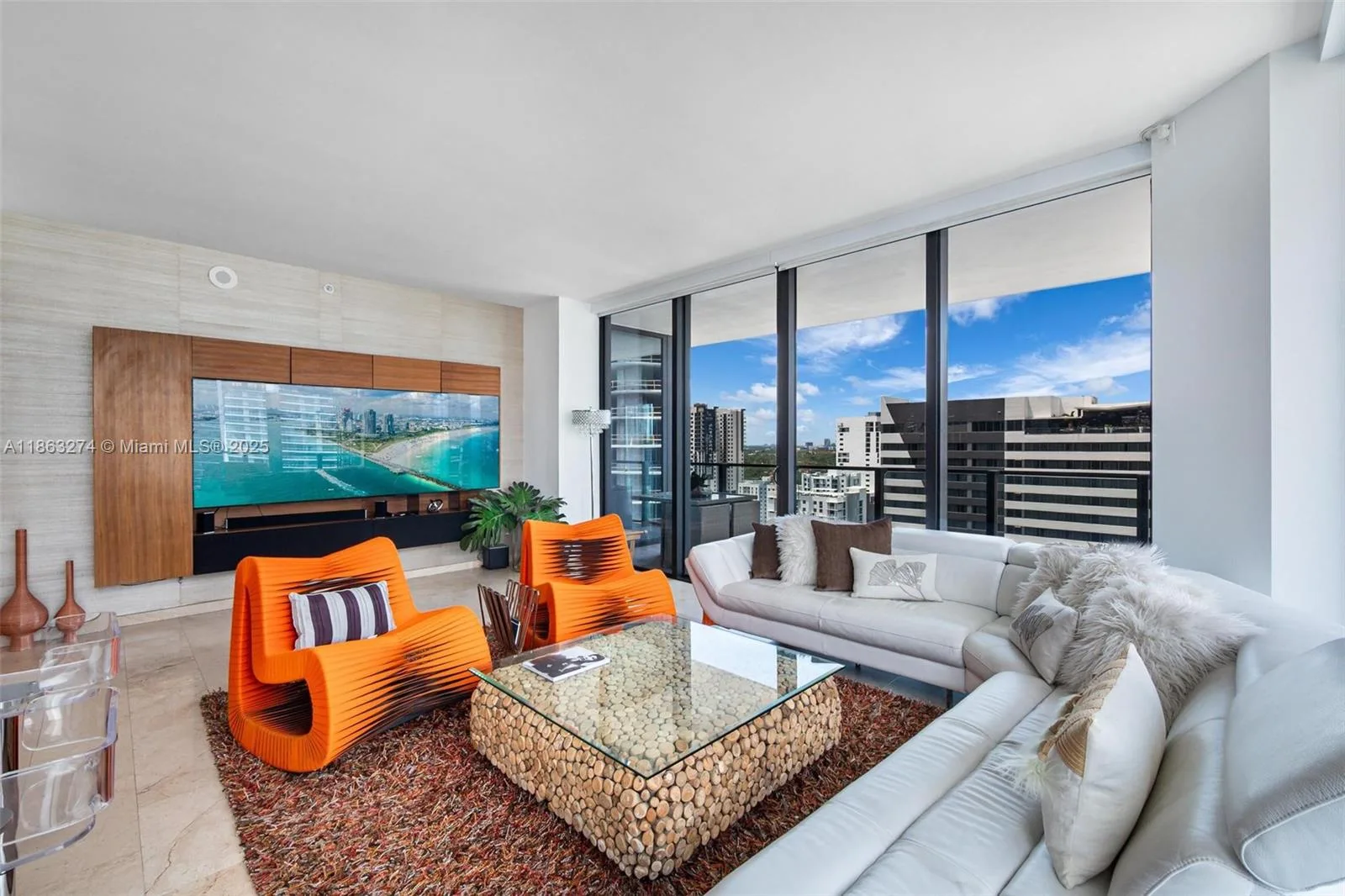 88 SW 7th St # 1812, Miami, FL 33130 photo 3