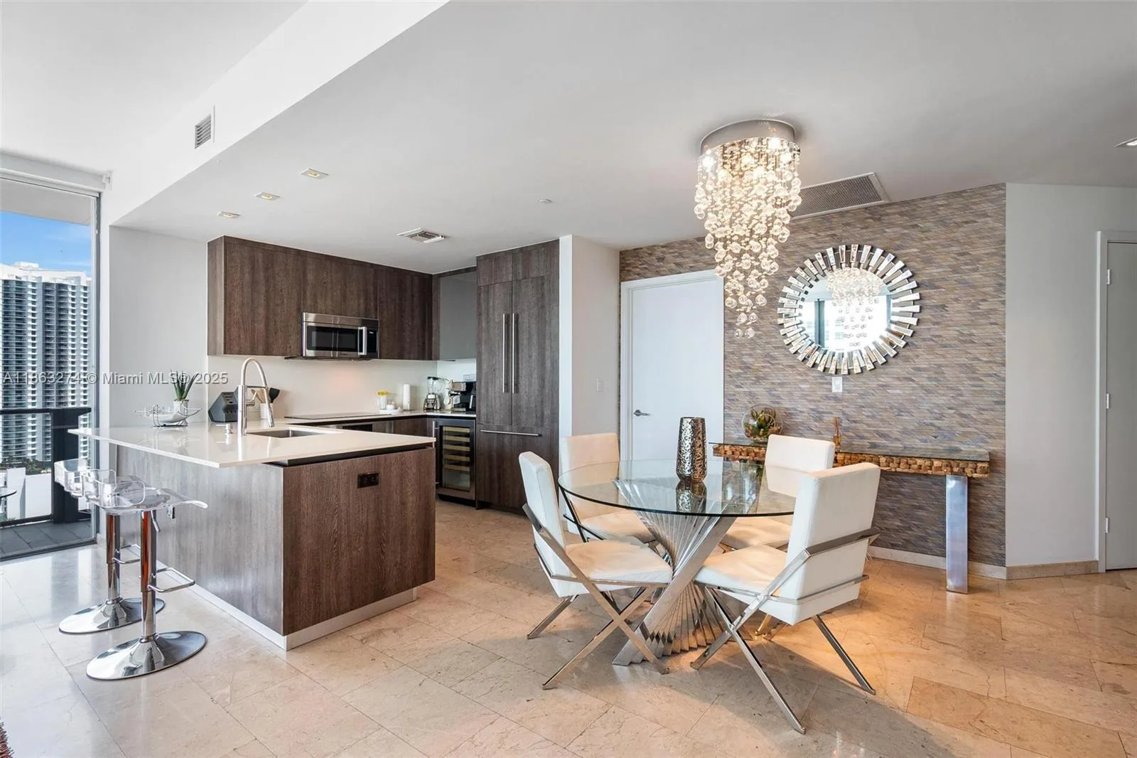 88 SW 7th St # 1812, Miami, FL 33130 photo 4