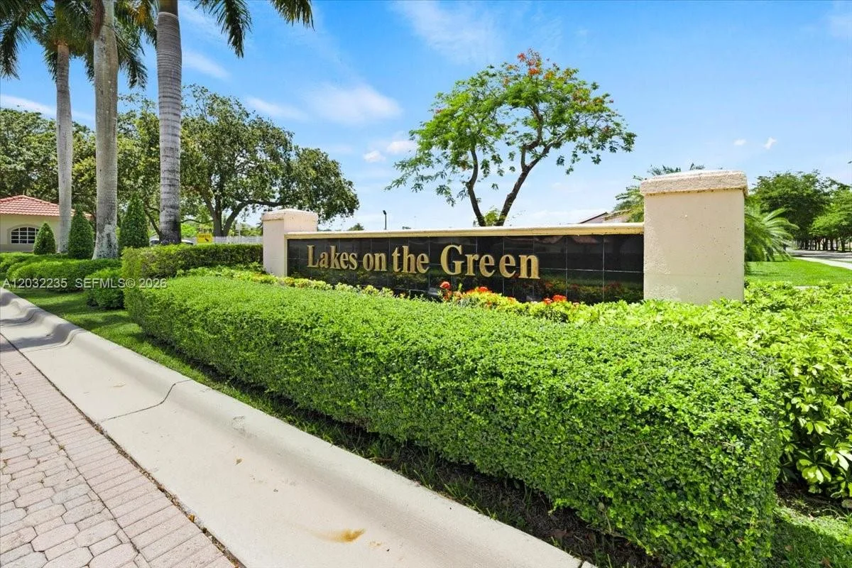 19291 NW 90th Ct, Hialeah, FL 33018