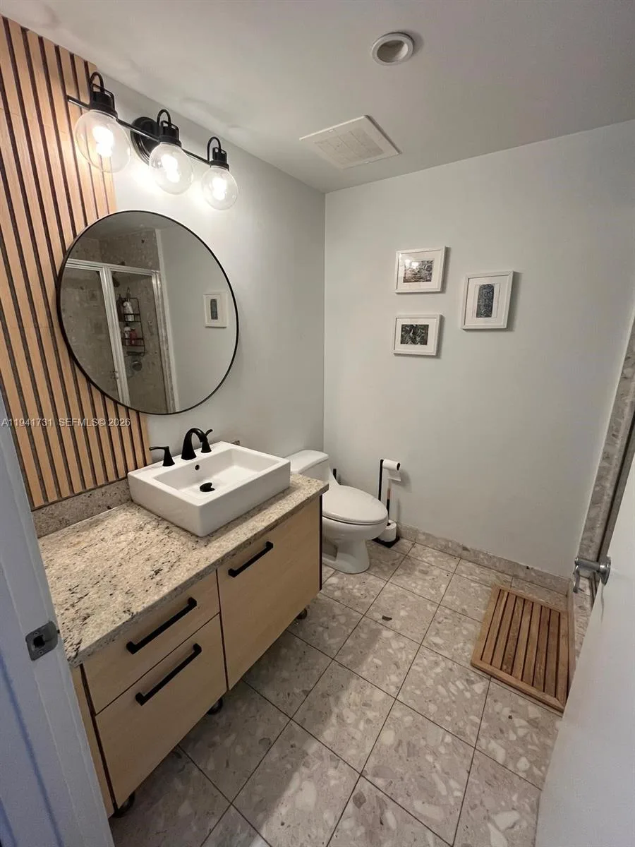 185 SW 7th St # 2006, Miami, FL 33130 photo 7