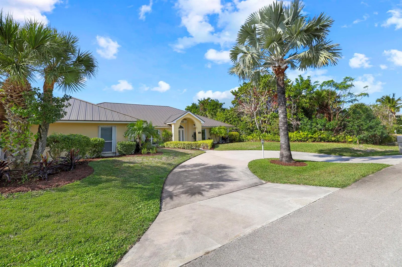 1345 Spanish Lace Lane, Vero Beach, FL 32963 photo 3