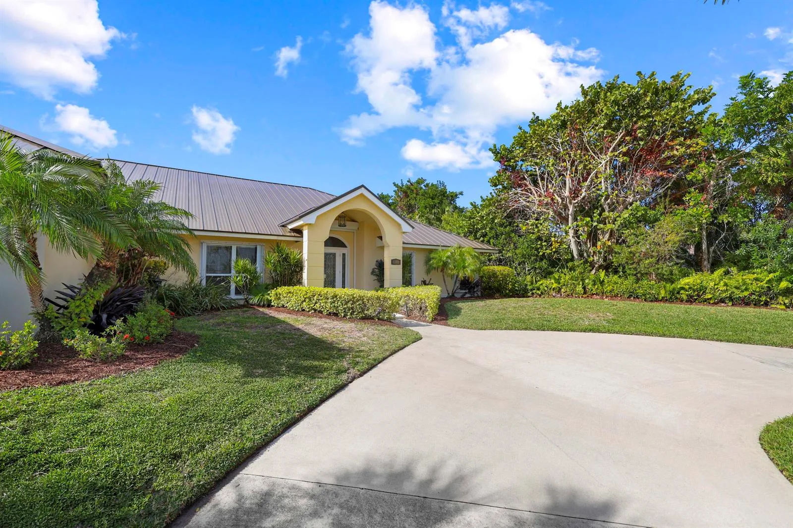 1345 Spanish Lace Lane, Vero Beach, FL 32963 photo 4