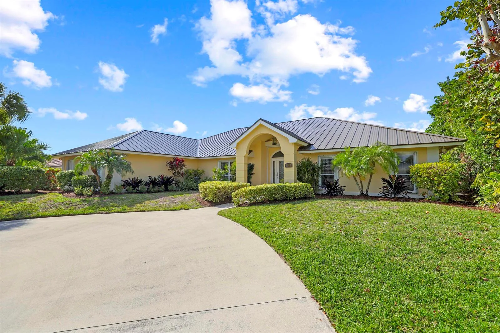 1345 Spanish Lace Lane, Vero Beach, FL 32963 photo 5