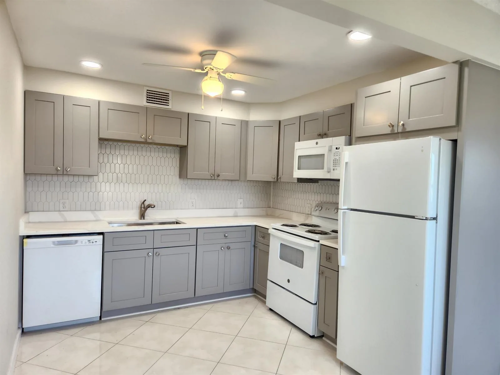 3025 Newcastle B, Boca Raton, FL 33434