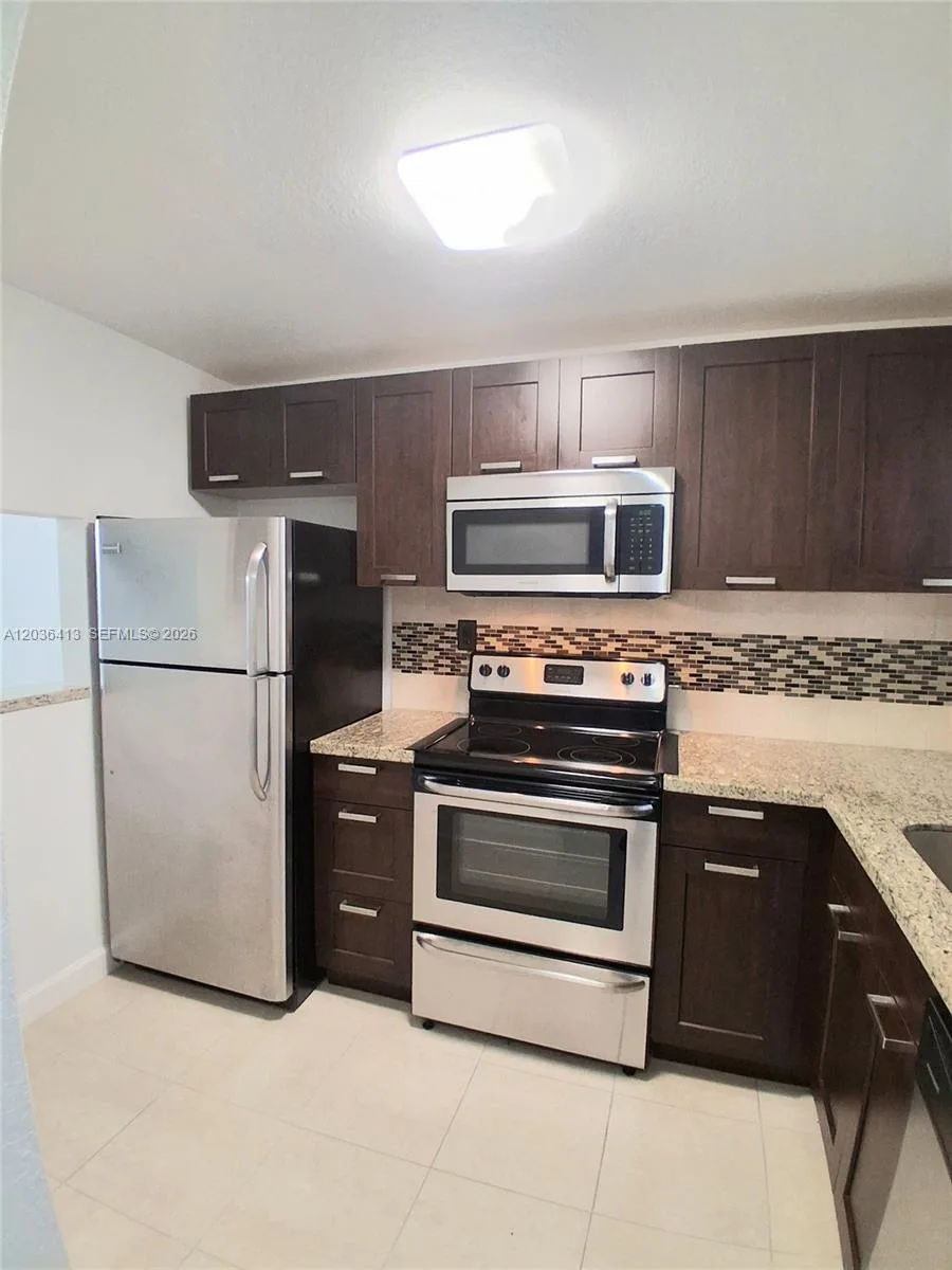 9460 Sunrise Lakes Blvd # 309, Sunrise, FL 33322 photo 2