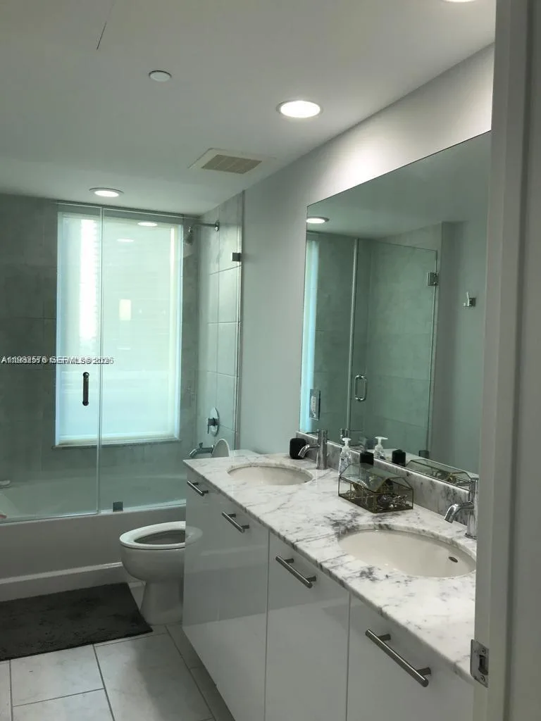 950 Brickell Bay Dr # 2001, Miami, FL 33131 photo 8
