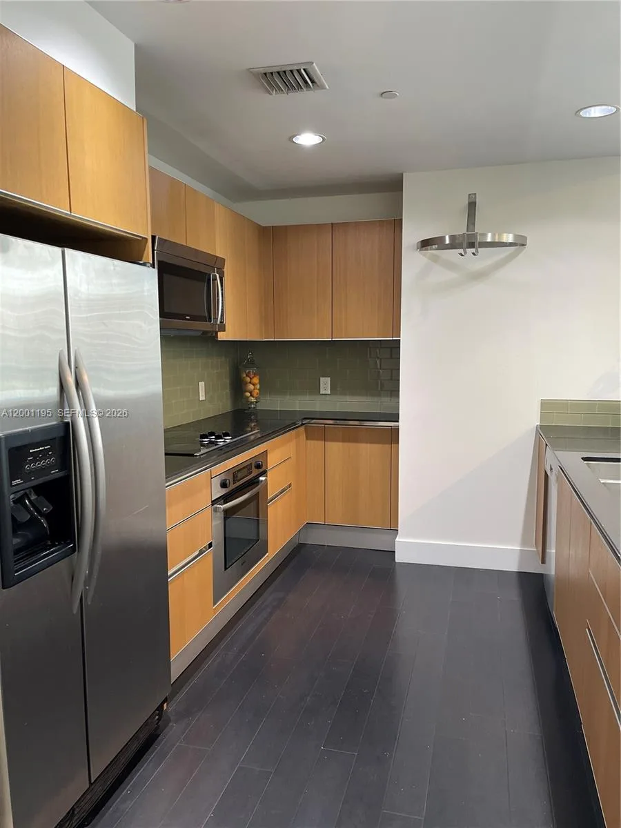 1050 Brickell Ave # 1820, Miami, FL 33131 photo 2