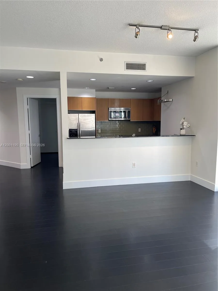 1050 Brickell Ave # 1820, Miami, FL 33131 photo 3