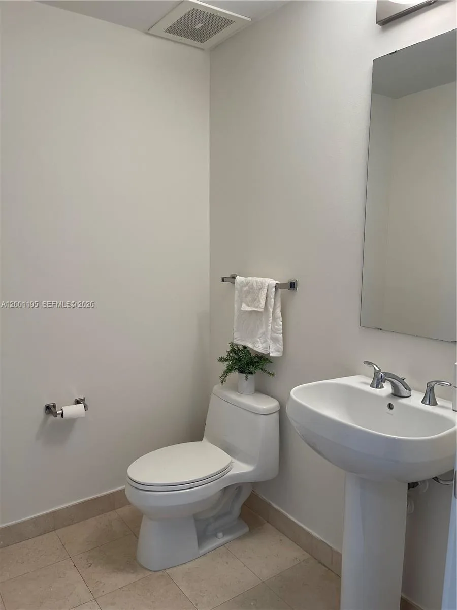 1050 Brickell Ave # 1820, Miami, FL 33131 photo 9