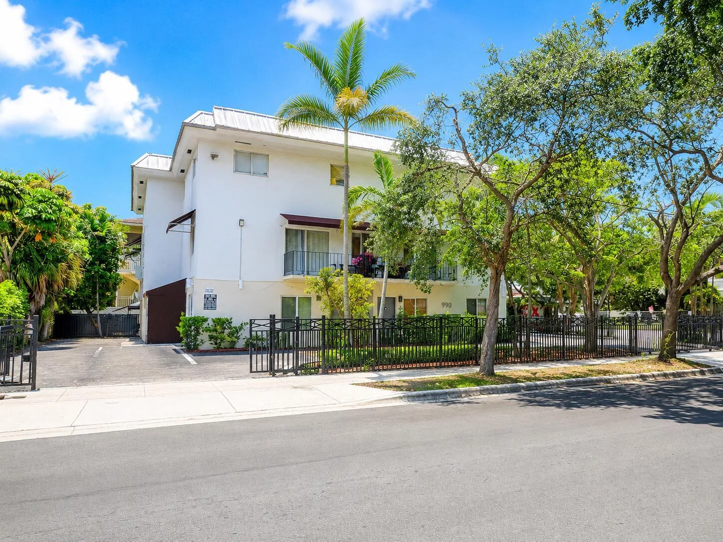 990 NW 1st Street # 1, Miami, FL 33128
