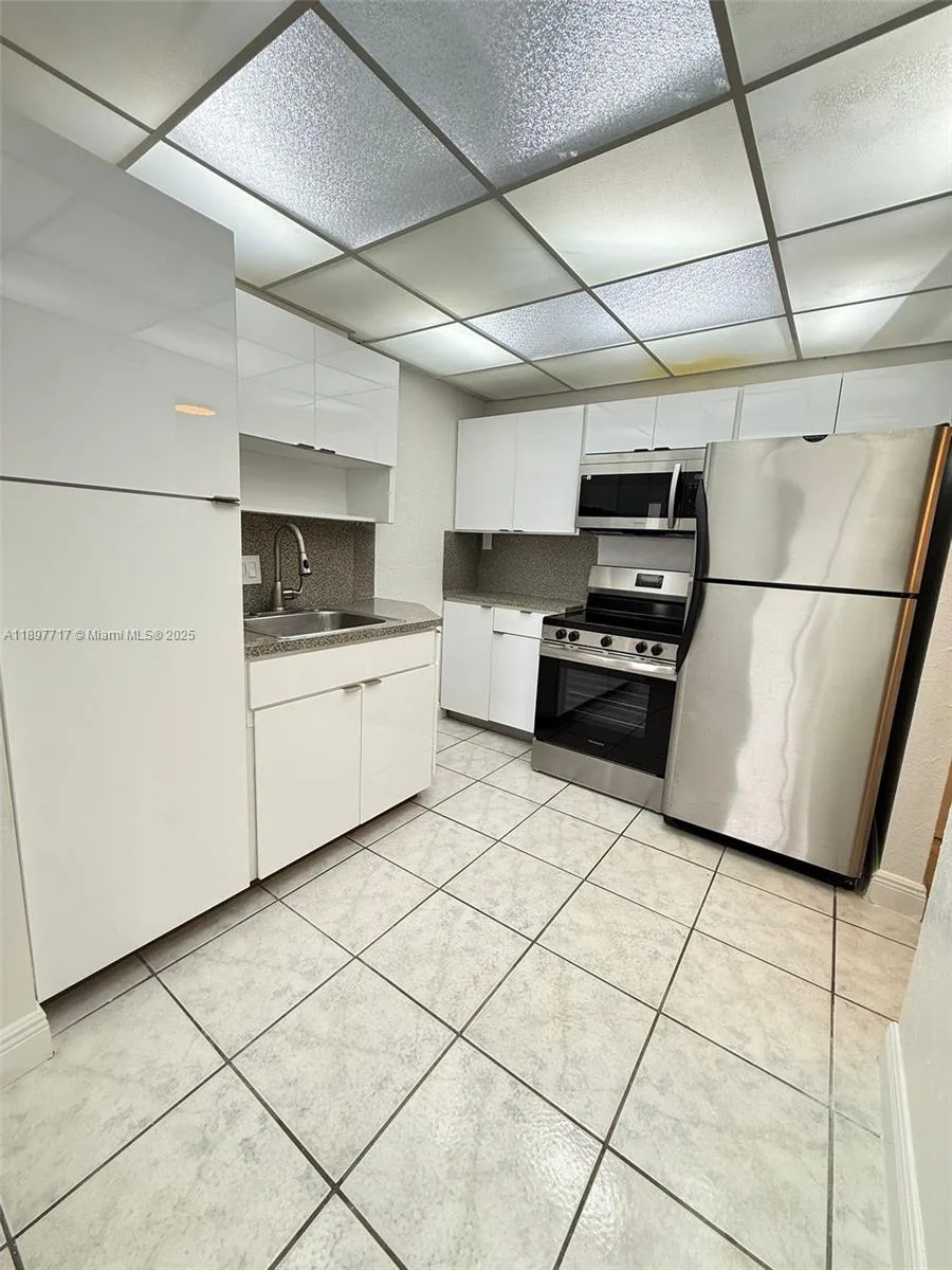 13499 Biscayne Blvd # 811, North Miami, FL 33181 photo 2