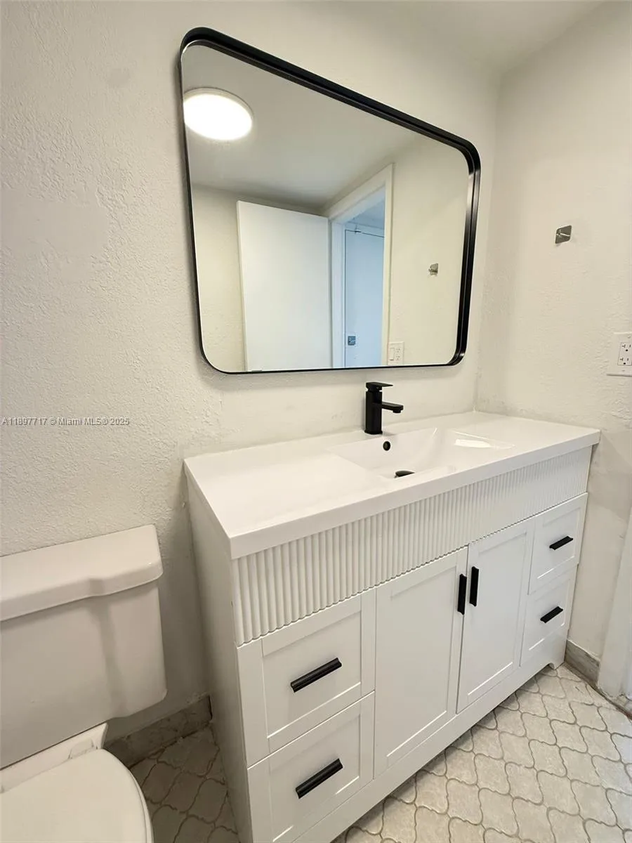 13499 Biscayne Blvd # 811, North Miami, FL 33181 photo 3