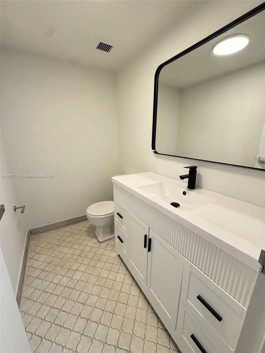 13499 Biscayne Blvd # 811, North Miami, FL 33181 photo 4