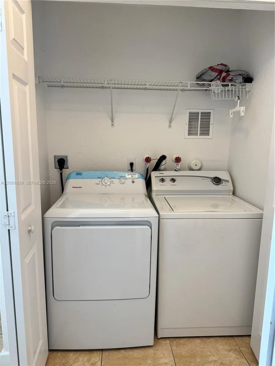 10242 NW 7th St # 204, Miami, FL 33172 photo 4