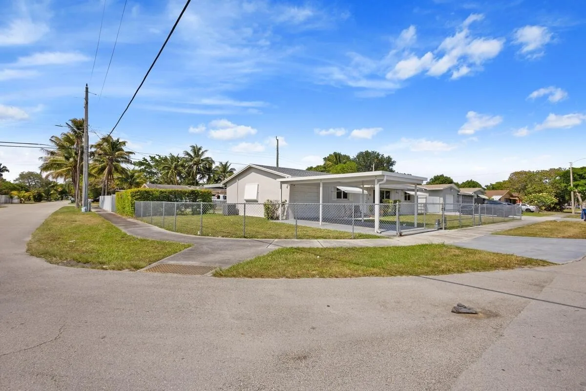 101 NE 195th Street, Miami, FL 33179 photo 4