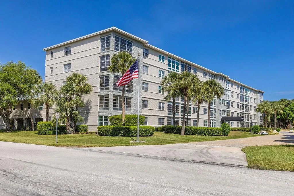2333 Indian River Blvd # 306, Vero Beach, FL 32960
