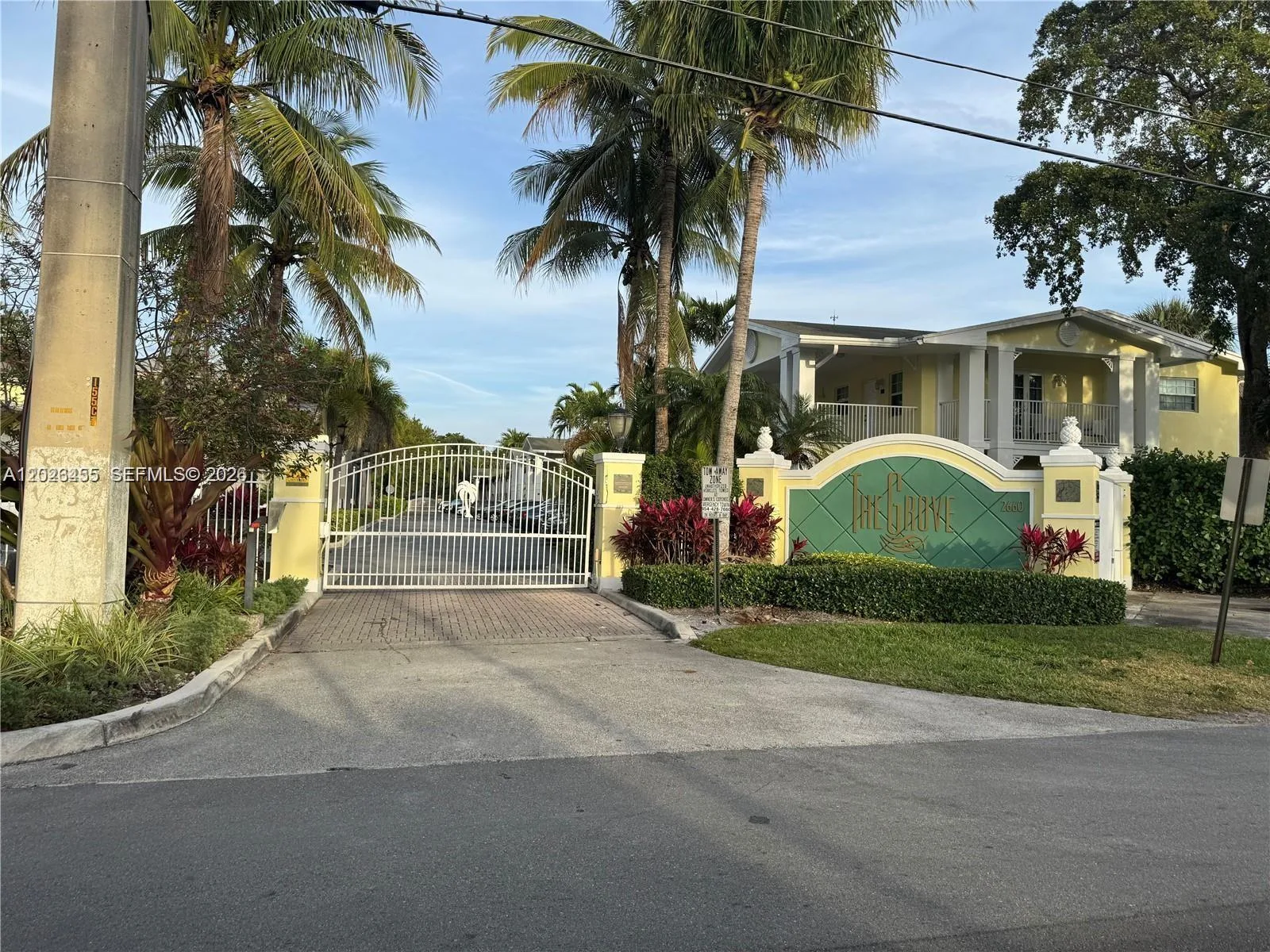 2660 NE 8th Ave # 107, Wilton Manors, FL 33334