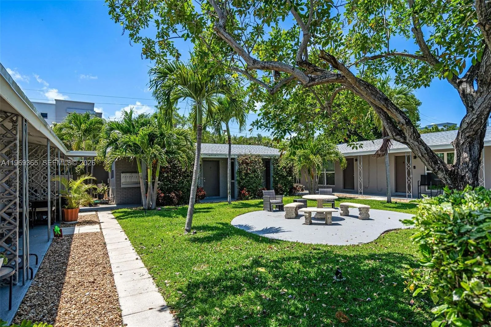 2201 NE 14th Ave, Wilton Manors, FL 33305 photo 13