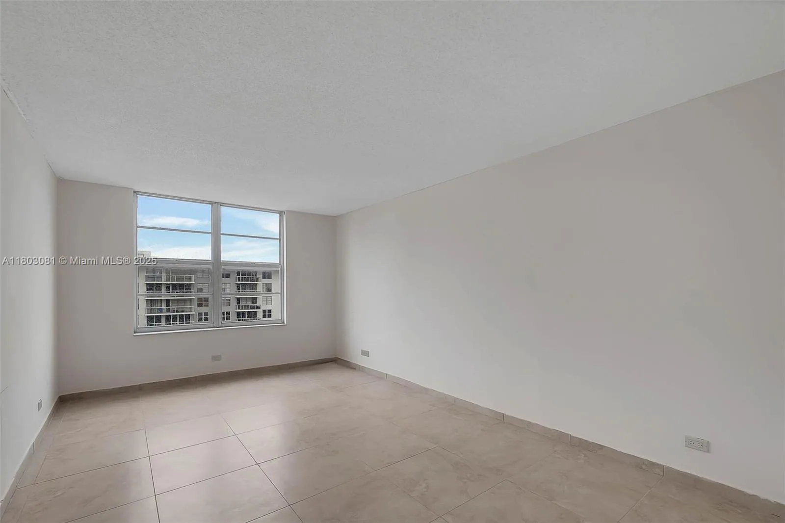 231 174th St # 2312, Sunny Isles Beach, FL 33160 photo 12