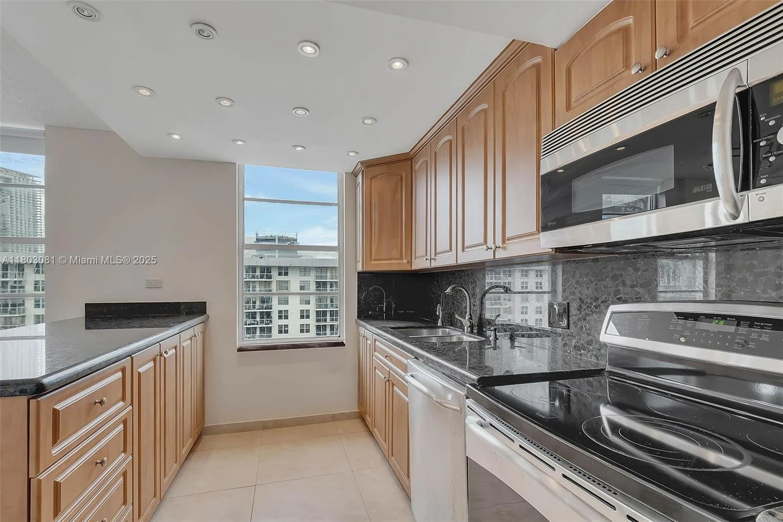231 174th St # 2312, Sunny Isles Beach, FL 33160 photo 4
