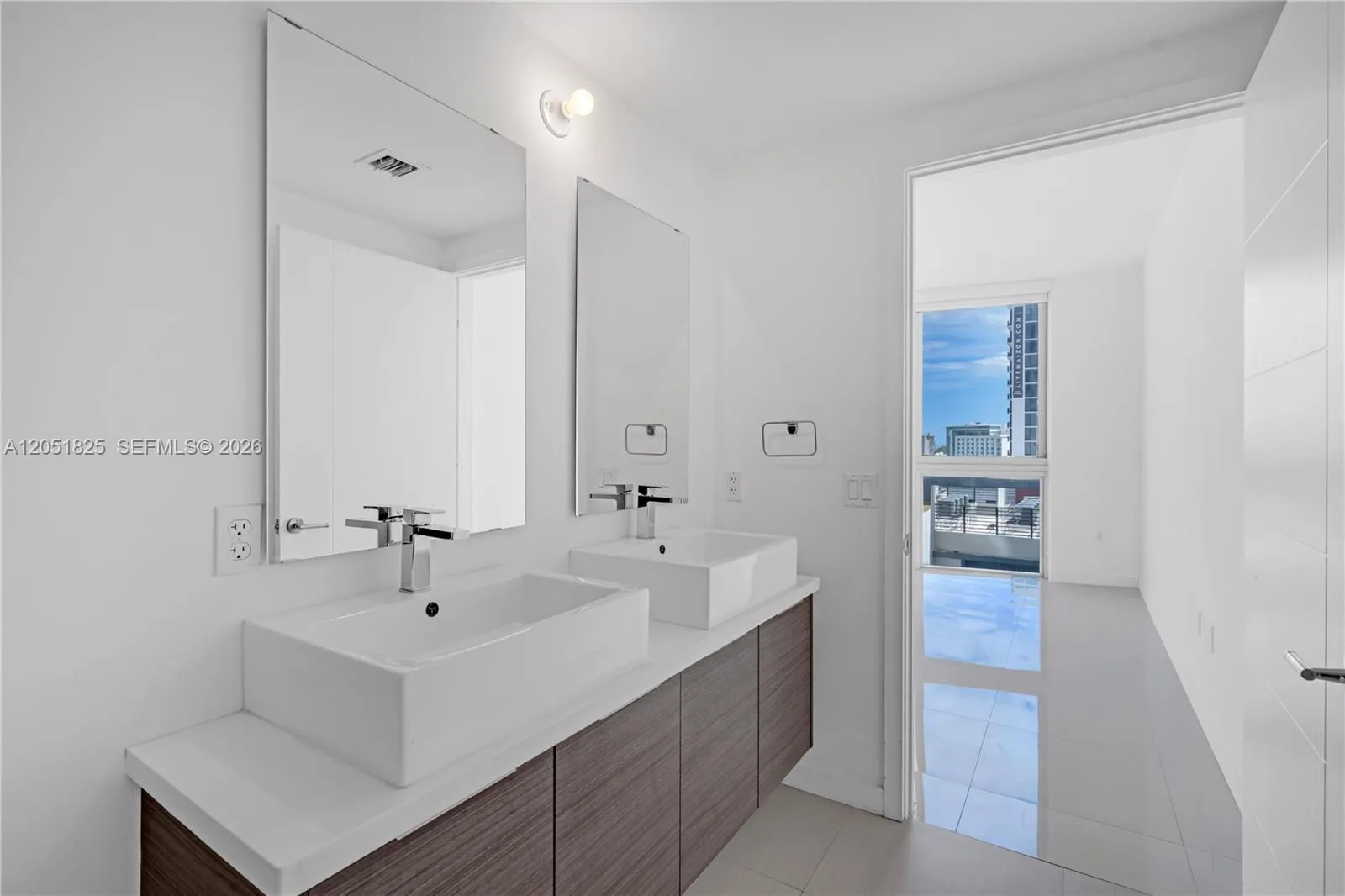 1010 SW 2nd Ave # 1003, Miami, FL 33130 photo 12