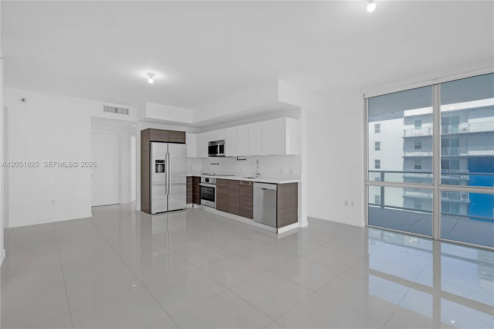 1010 SW 2nd Ave # 1003, Miami, FL 33130 photo 4