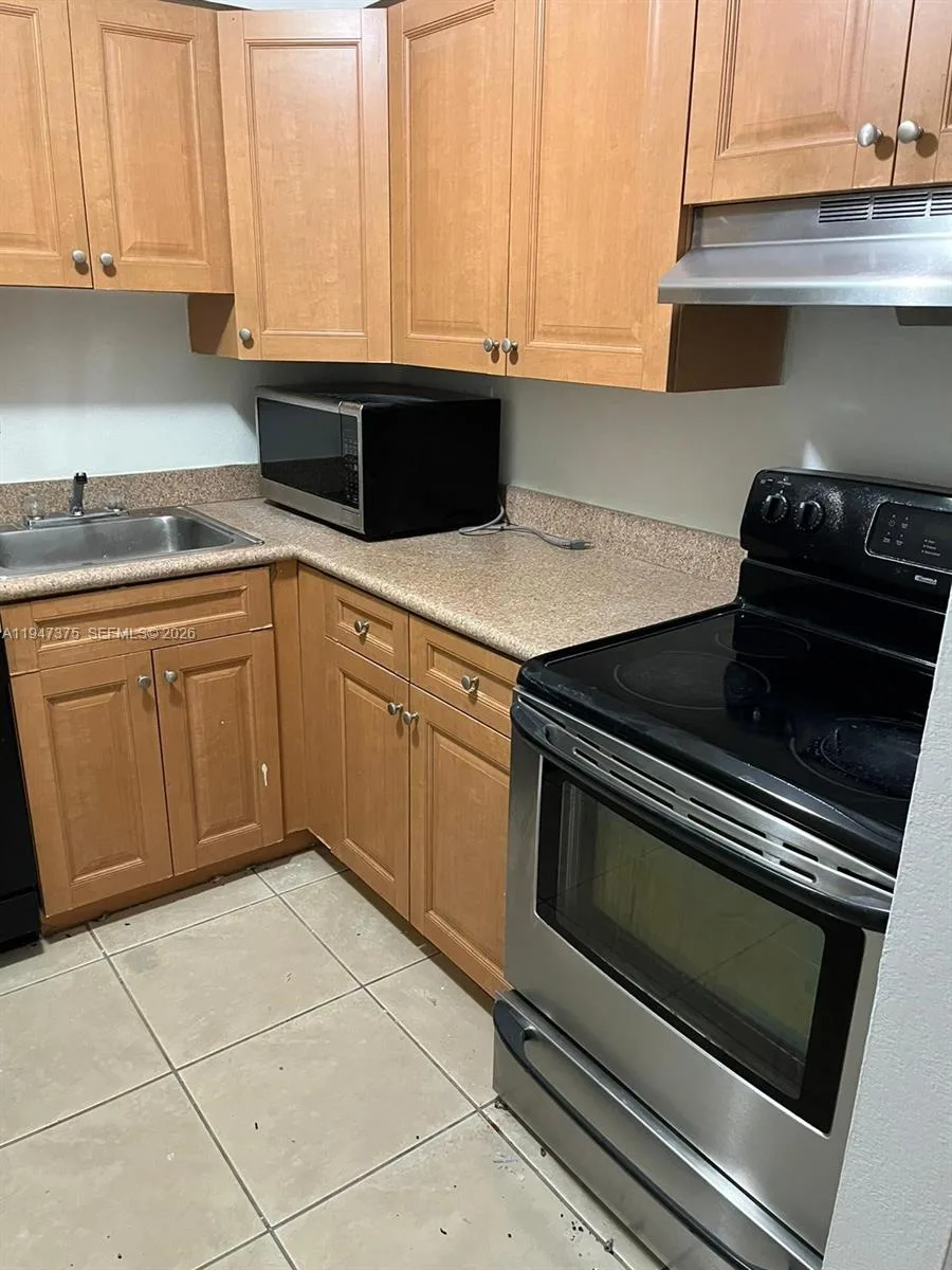 5221 Geneva Way # 302, Doral, FL 33166 photo 2