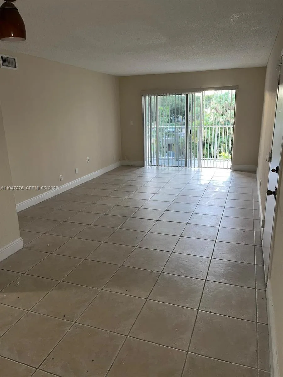 5221 Geneva Way # 302, Doral, FL 33166 photo 4
