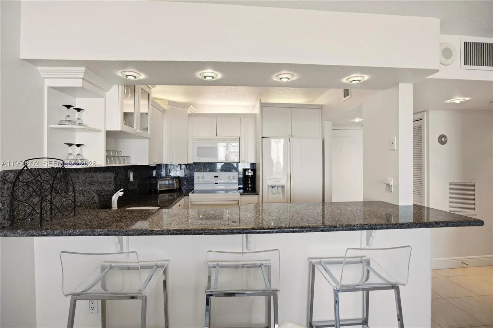 465 Ocean Dr # 1024, Miami Beach, FL 33139 photo 12