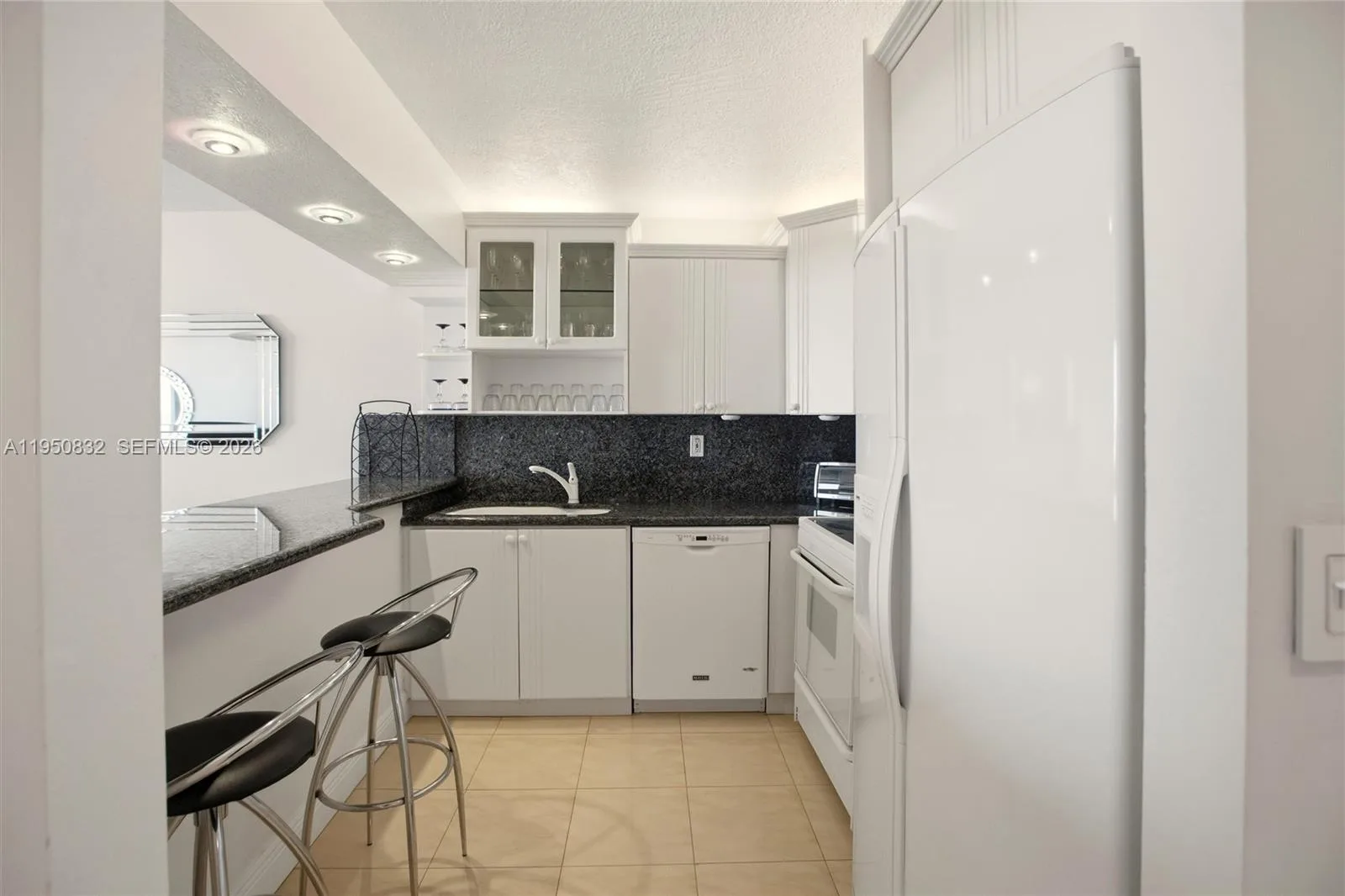 465 Ocean Dr # 1024, Miami Beach, FL 33139 photo 13