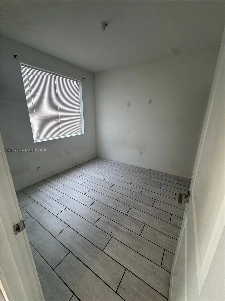 1048 SE 23rd Ter, Homestead, FL 33035 photo 5