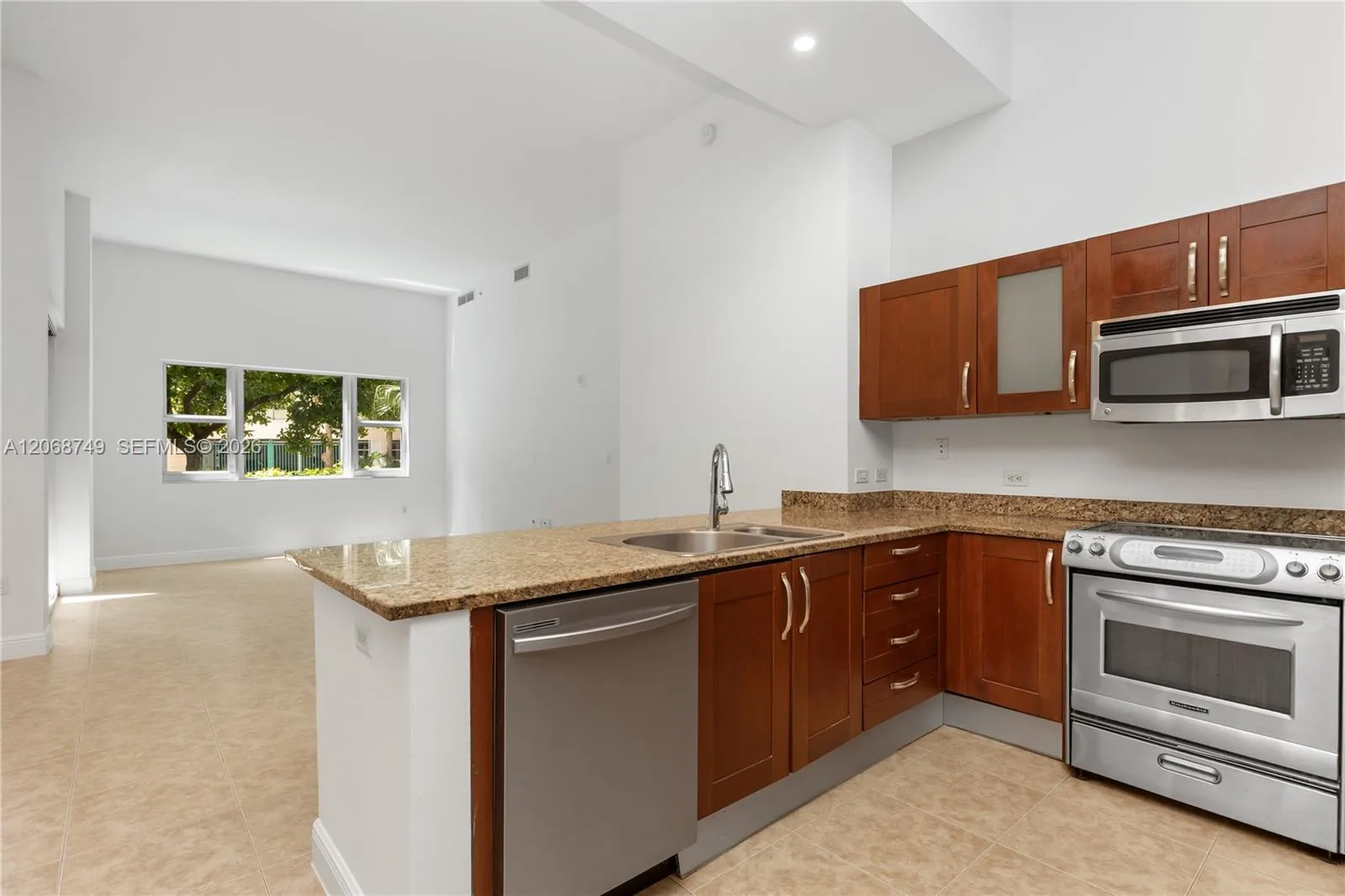 19900 E Country Club Dr # 104, Aventura, FL 33180 photo 2