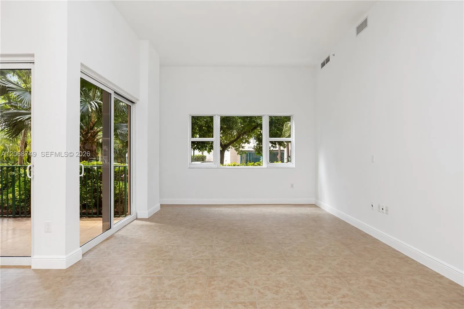 19900 E Country Club Dr # 104, Aventura, FL 33180 photo 4