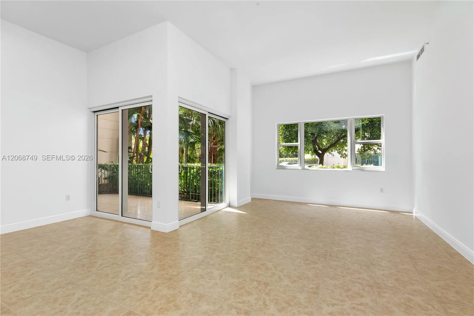 19900 E Country Club Dr # 104, Aventura, FL 33180 photo 5