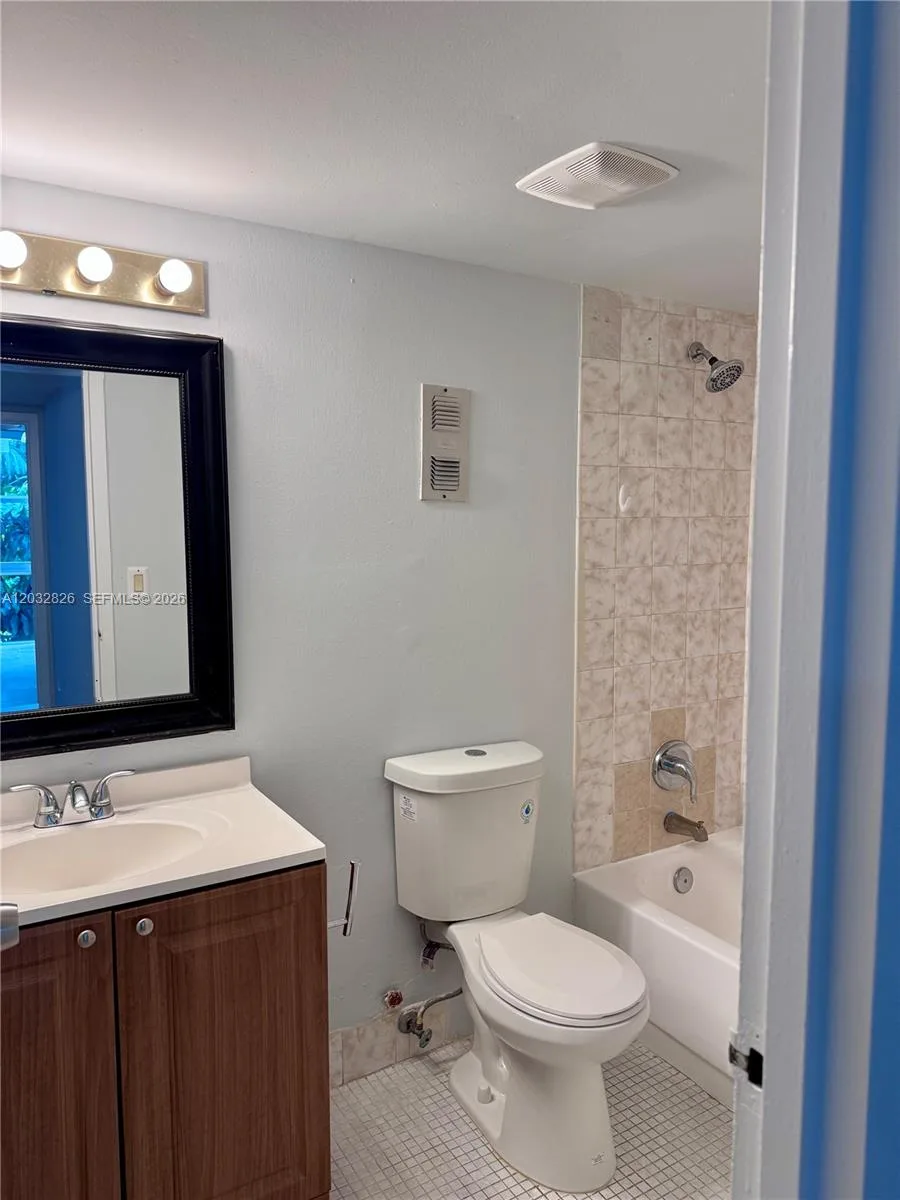 16950 W Dixie Hwy A232 Hwy # 232, North Miami Beach, FL 33160 photo 7