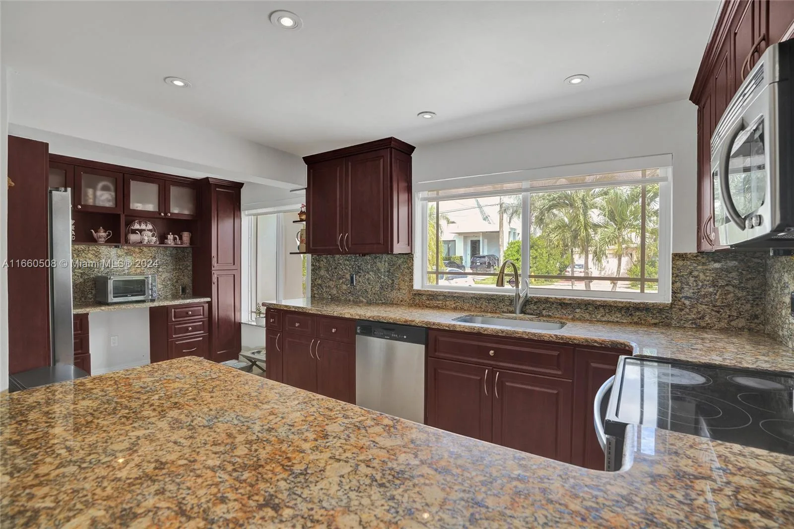 1910 N Hibiscus Dr, North Miami, FL 33181 photo 10