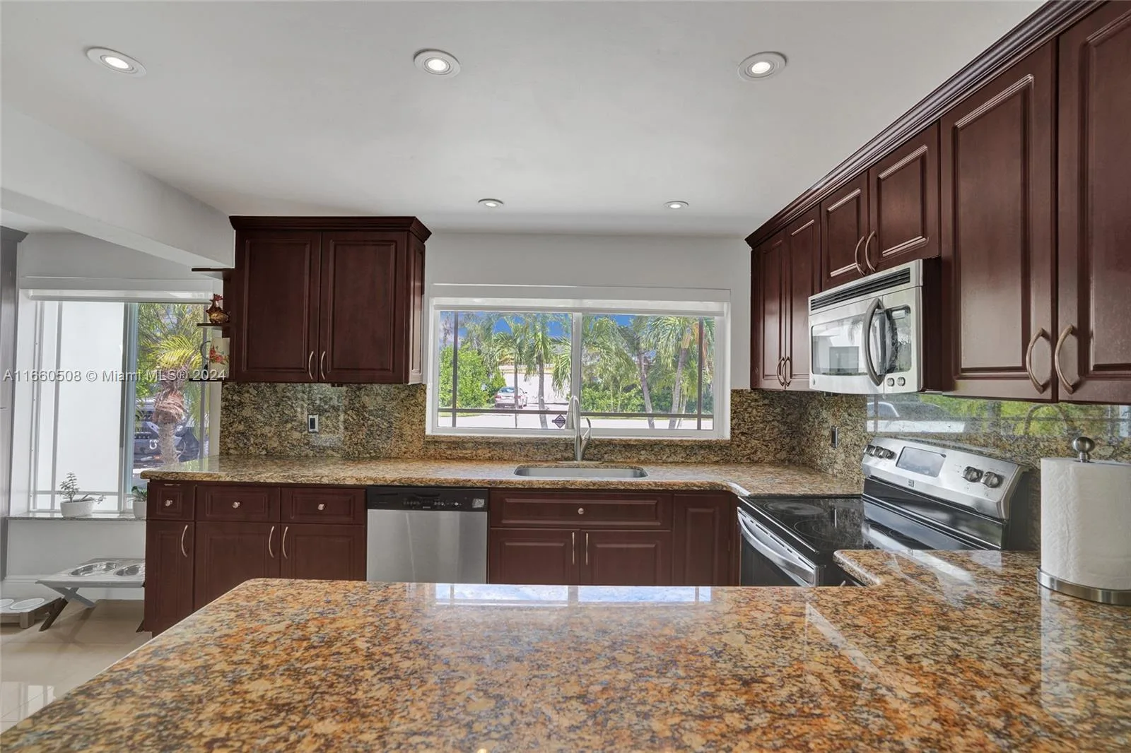 1910 N Hibiscus Dr, North Miami, FL 33181 photo 11
