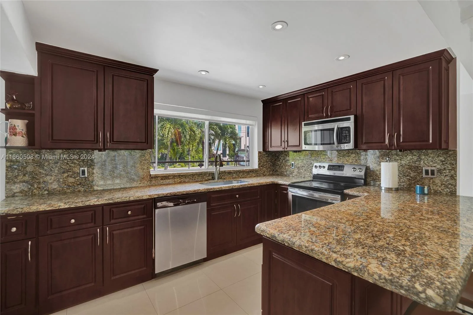 1910 N Hibiscus Dr, North Miami, FL 33181 photo 12