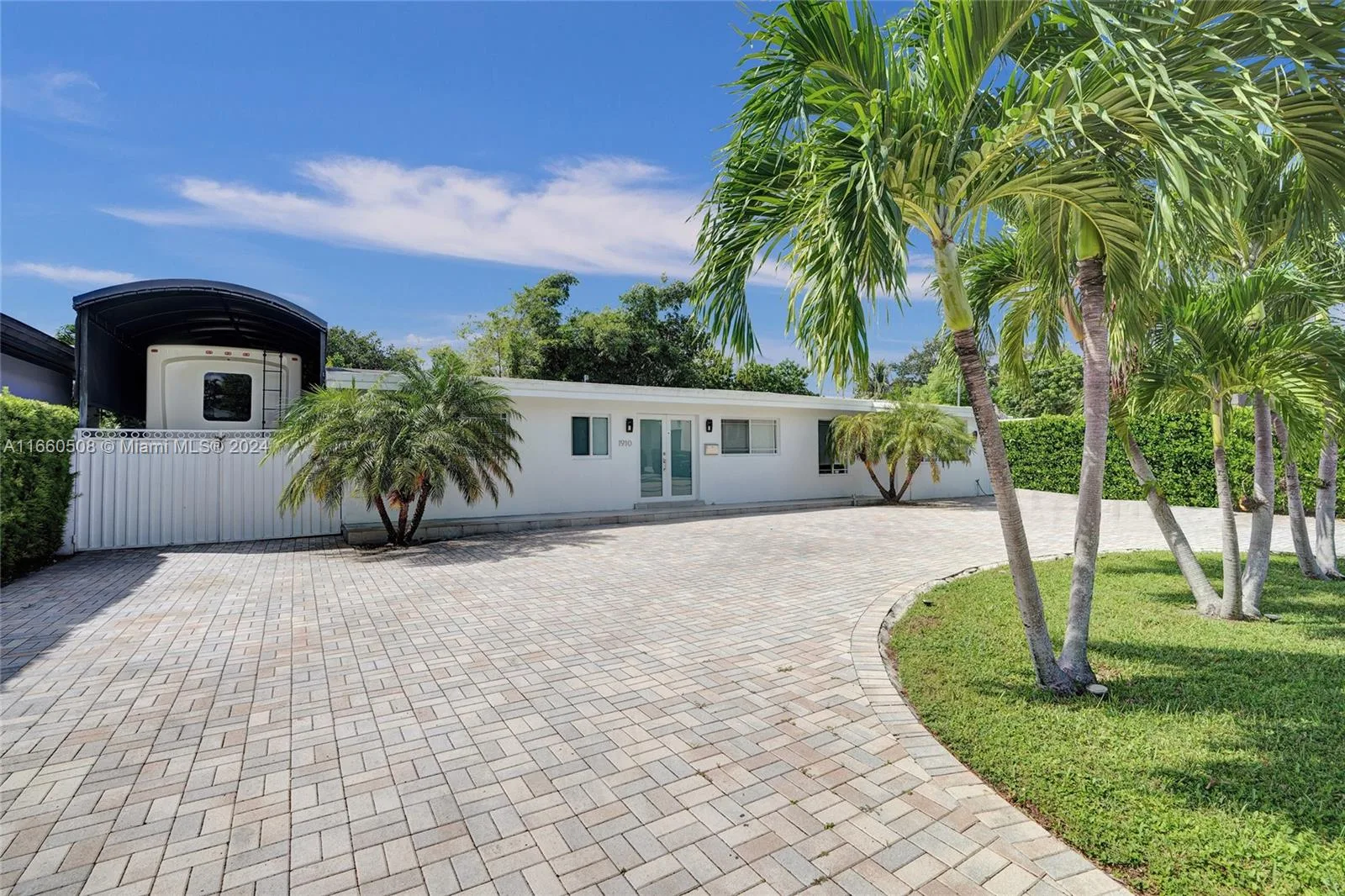 1910 N Hibiscus Dr, North Miami, FL 33181 photo 3