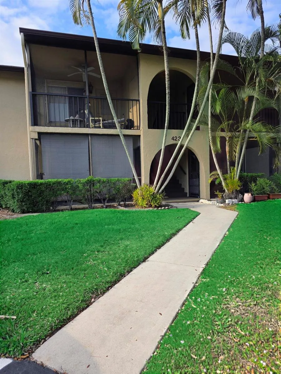 423 Pine Glen Lane # C-1, FL 33463