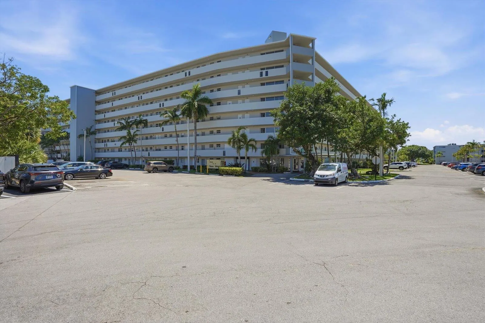 1750 NE 191st Street # 811, North Miami Beach, FL 33179