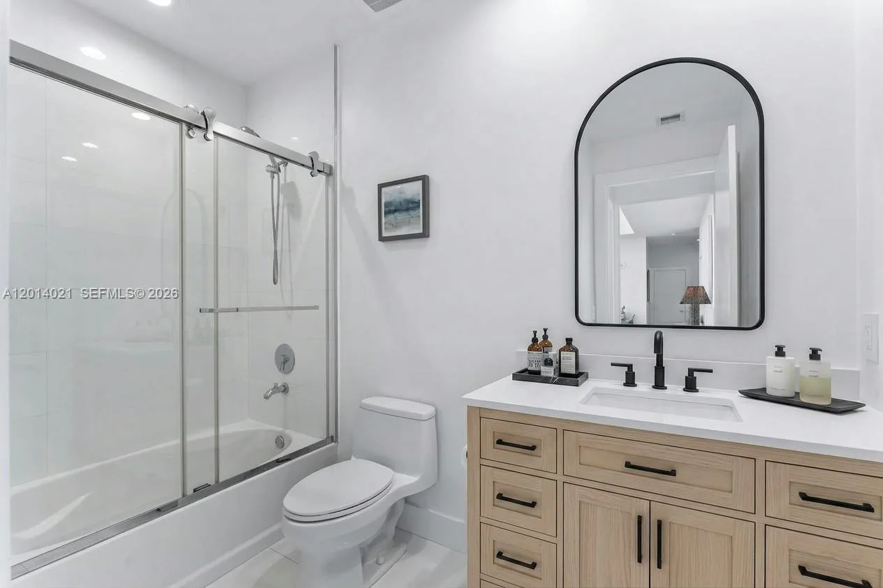 950 Brickell Bay Dr # 5506, Miami, FL 33131 photo 11