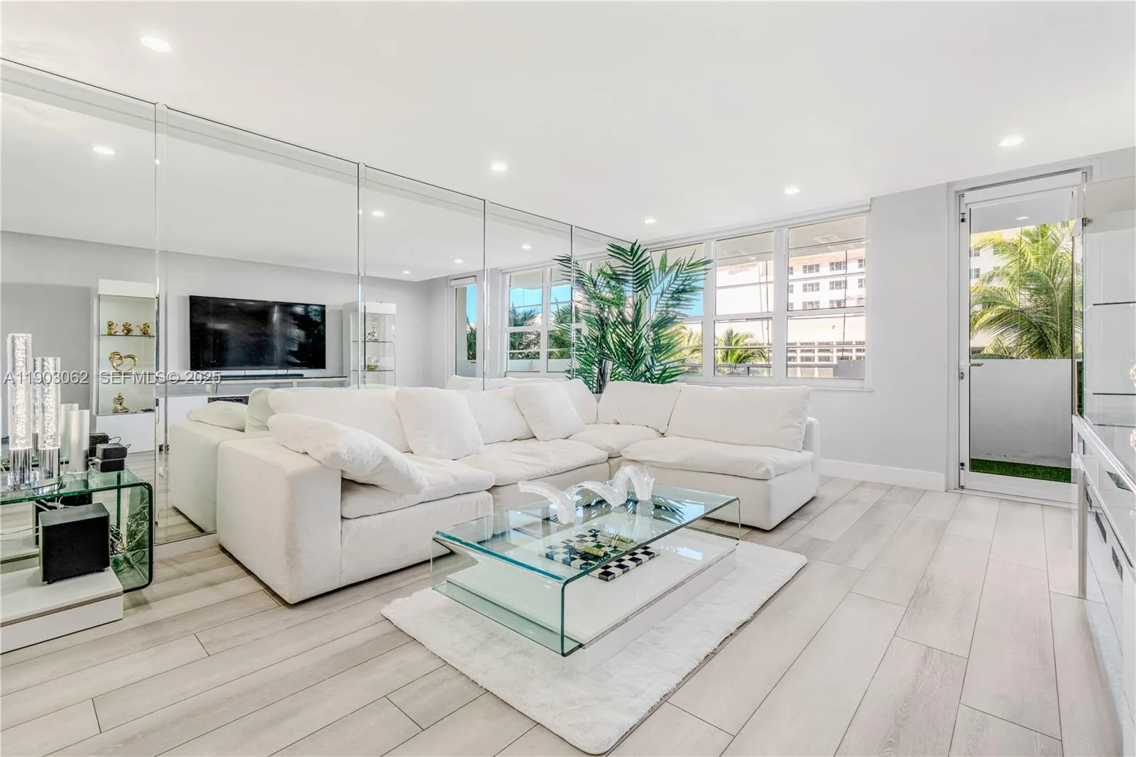 100 Lincoln Rd # 323, Miami Beach, FL 33139 photo 2