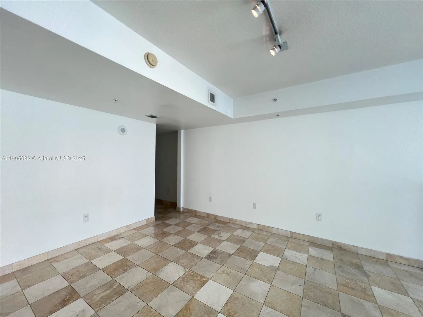 41 SE 5th St # 2211, Miami, FL 33131 photo 10
