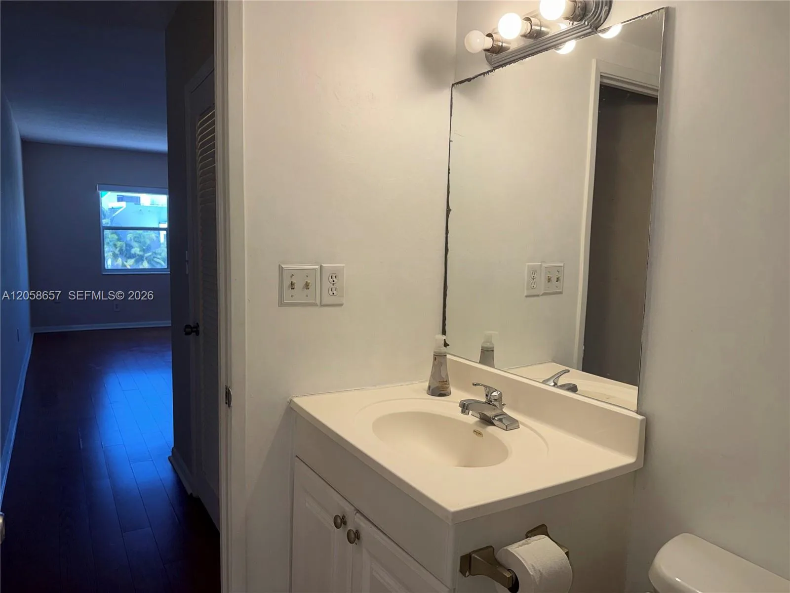 400 Kings Point Dr # 311, Sunny Isles Beach, FL 33160 photo 7